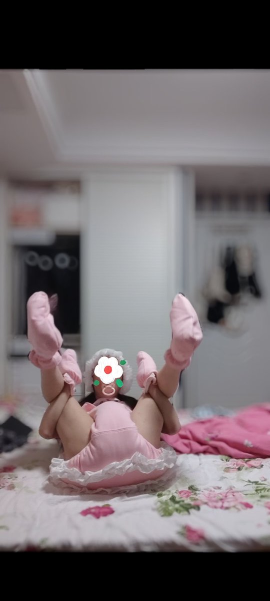 FFFetsy's tweet photo. baby suit 🥵 https://t.co/NSsuffYRf6