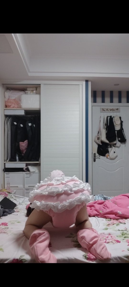 FFFetsy's tweet photo. baby suit 🥵 https://t.co/NSsuffYRf6