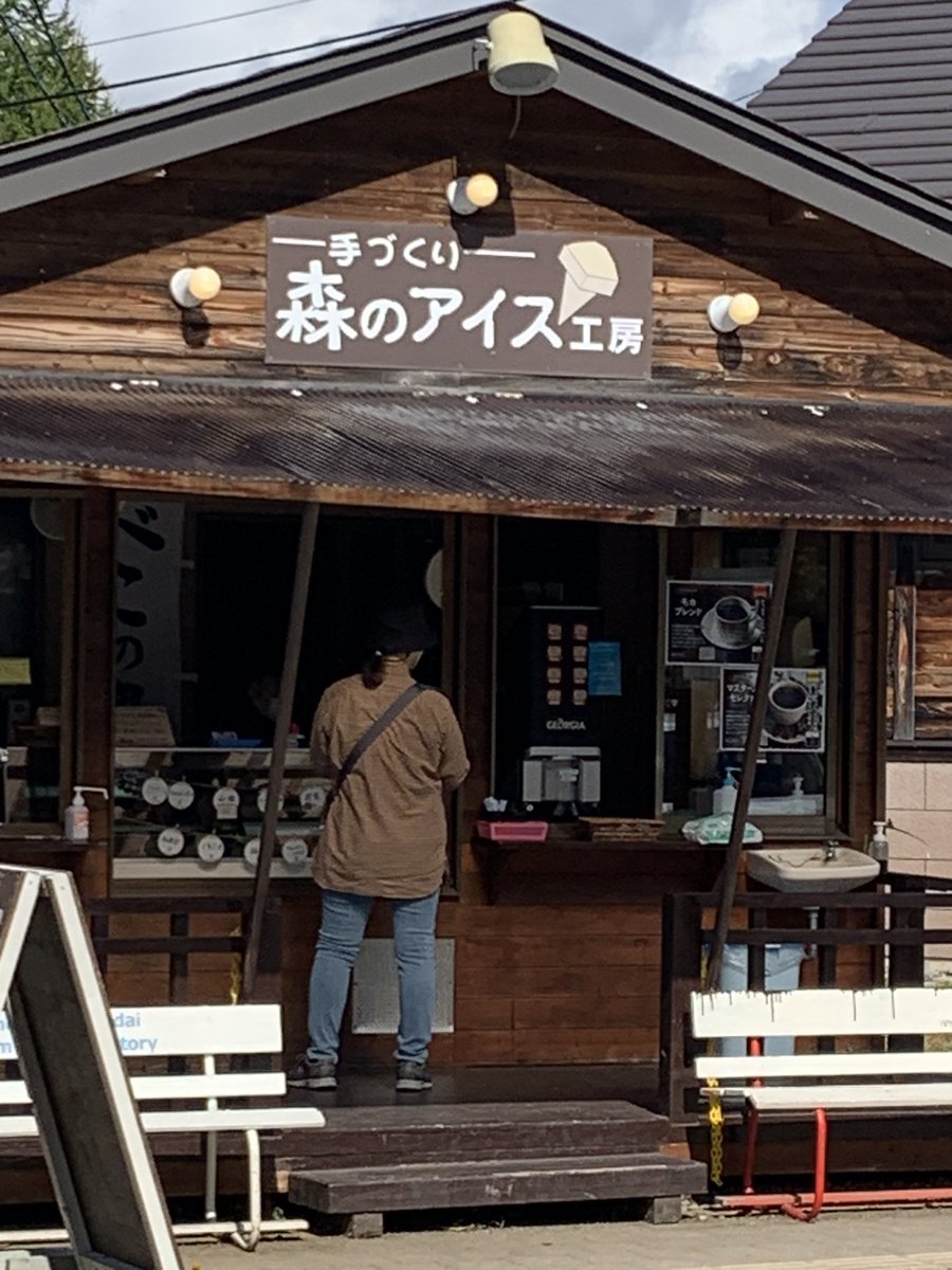 NH16401759's tweet photo. お昼は道の駅で山塩ラーメン、デザートに山塩ソフト、旨し‼️ https://t.co/tG5BvmA9CZ