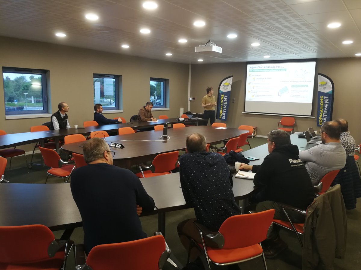 [RETOUR SUR ... 🔆] Ce mardi, Atlansun est intervenue auprès des professionnels du bâtiment en Vendée !   
 
Au programme : 
- Principes de fonctionnement d'une installation solaire collective
- Mécanismes de financement
- Enjeux métiers liés au développement de la filière
