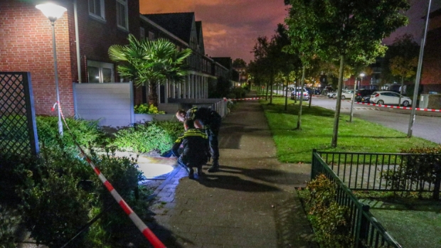 RodiMaassluis's tweet photo. Buurt opgeschrikt door explosie bij woning Willem Weltevredenlaan Maassluis #Maassluis #112nieuws #explosie -  https://t.co/XYBvM37dsX https://t.co/dRIe1KRxdK
