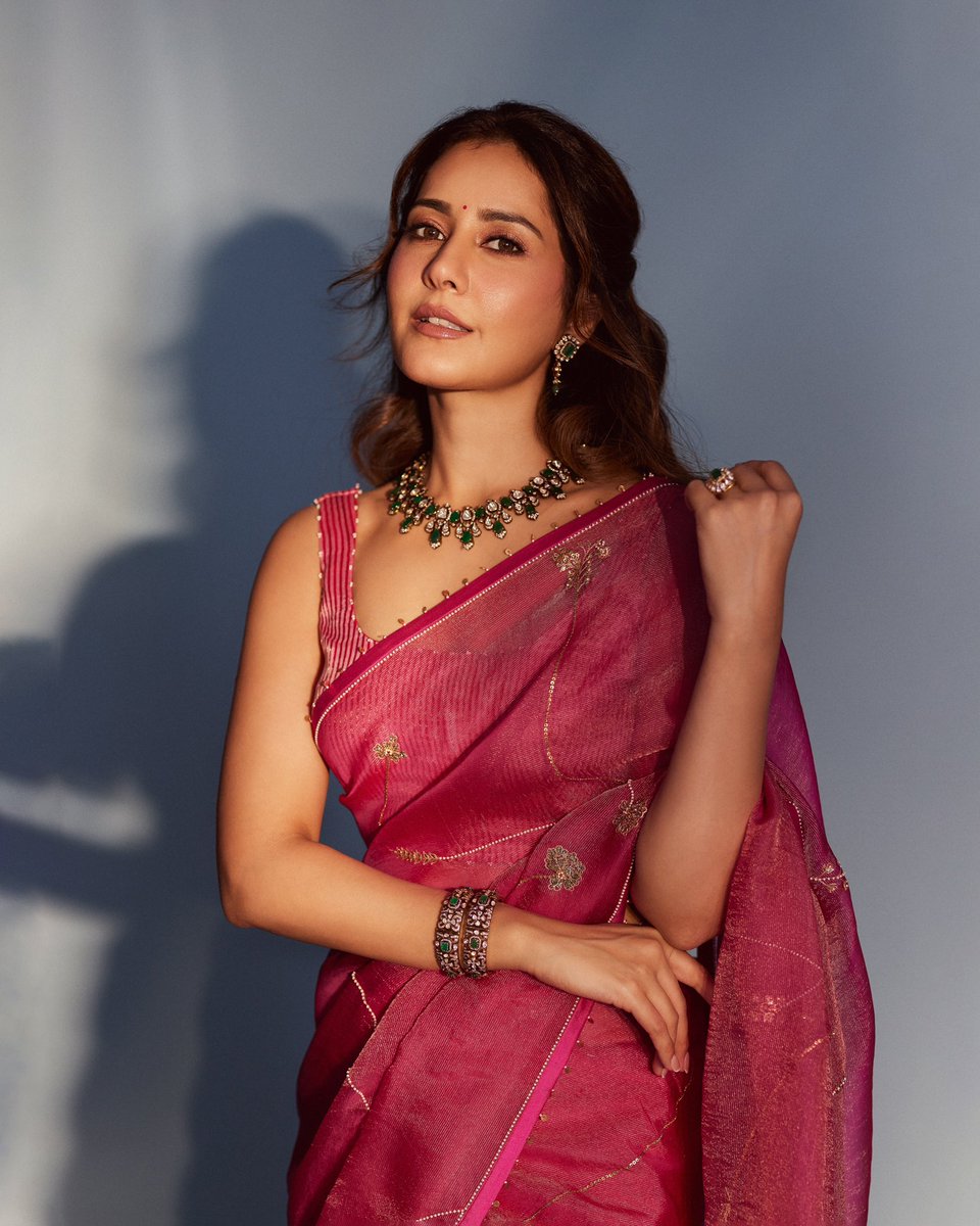cineclubbb's tweet photo. Who knew elegance came with a side of trips and falls 💕

@raashiikhanna_ 

#raashiikhanna #raashikhanna #rashikhanna https://t.co/h8nKaQMhe2