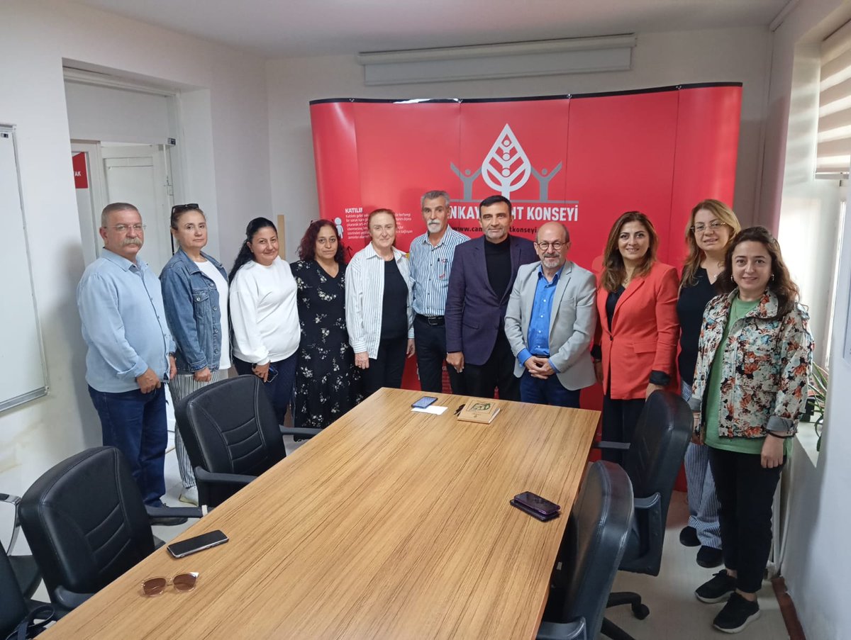 Çankaya Muhtarlar Derneği başkanı İbrahim Güler ve yönetim kurulu üyesi muhtarlarımızla biraraya geldik. Ziyaretleri için teşekkür ederiz.