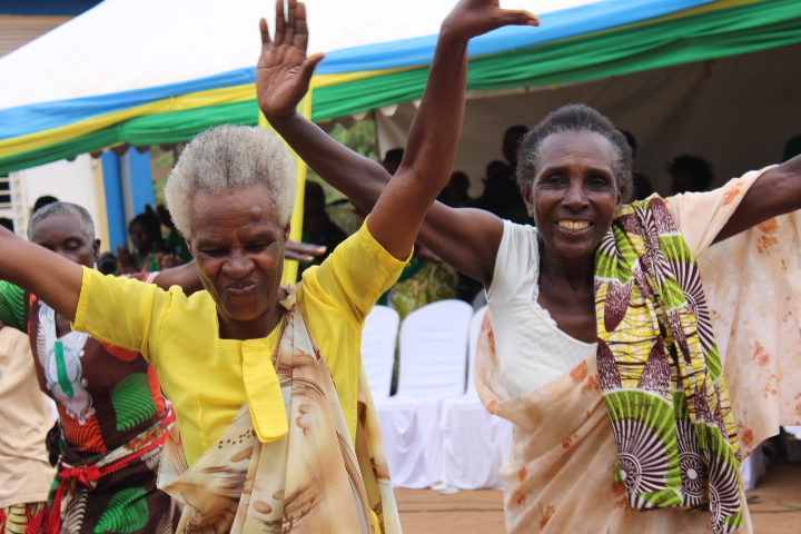 saferrwanda's tweet photo. It was an inspiring celebration of unity and strength as the community came together to honor the incredible contributions of women in building a community. @BugeseraDistr, @RweruSector, @ACORDAfrica, @AFD_en, @RwandaGender https://t.co/BcXtKRWv2n
