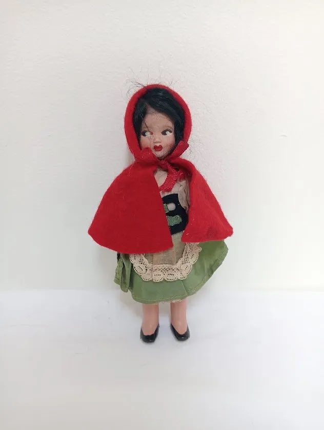 museumofci's tweet photo. A little #Crolly doll labelled “Gabrielle Castlebellingham”. #Louth Linked to “Gabrielle” factory that operated near Bellingham castle from the mid 1950s-70s? If you have any info on doll or factory, Lauren would love to hear from you at info@museumofchildhood.ie https://t.co/vrYW4cHAgG
