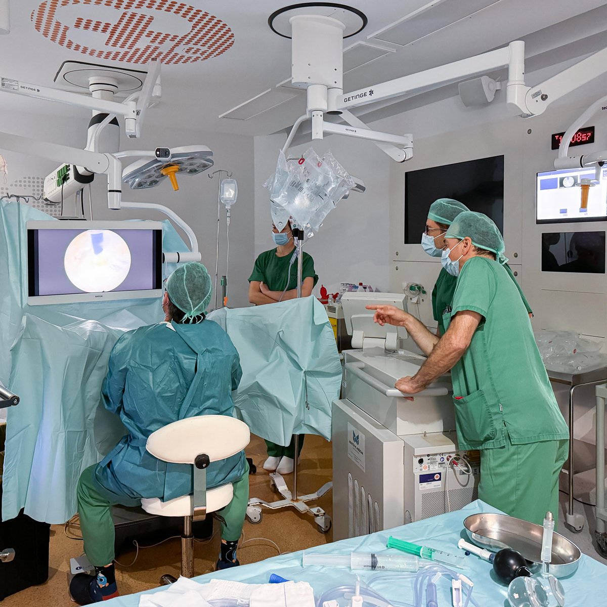 Desde Cali a Gijón para formarse en  la técnica #HoLEP en cirugía de #próstata.
 «Lo que estamos haciendo aquí es considerado nivel experto en muchos países» el Dr. Huéscar, referente internacional, comenzó a utilizar la técnica HoLEP en 2009 y acumula hasta hoy aprox. 2000.