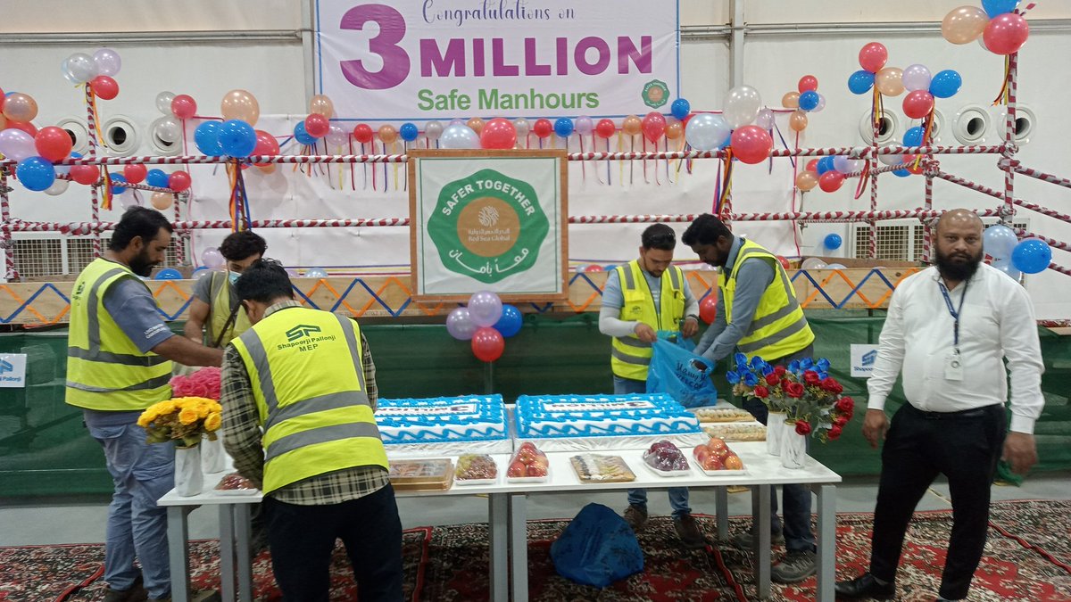 smin2s's tweet photo. Today safety miting in redsea airport porject https://t.co/RtzR7Yvmzt