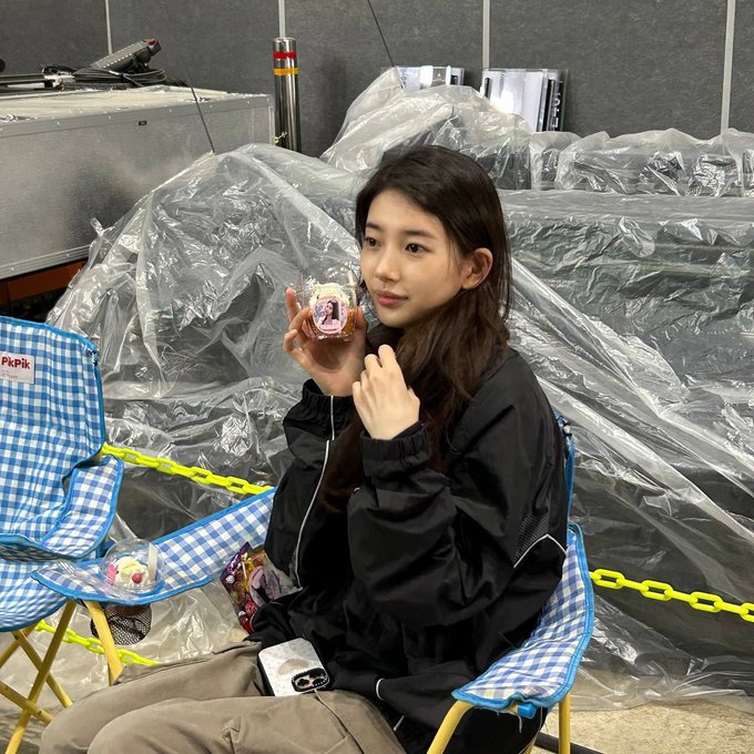 suzysmedia's tweet photo. BAE SUZY https://t.co/ye85OQAoLH