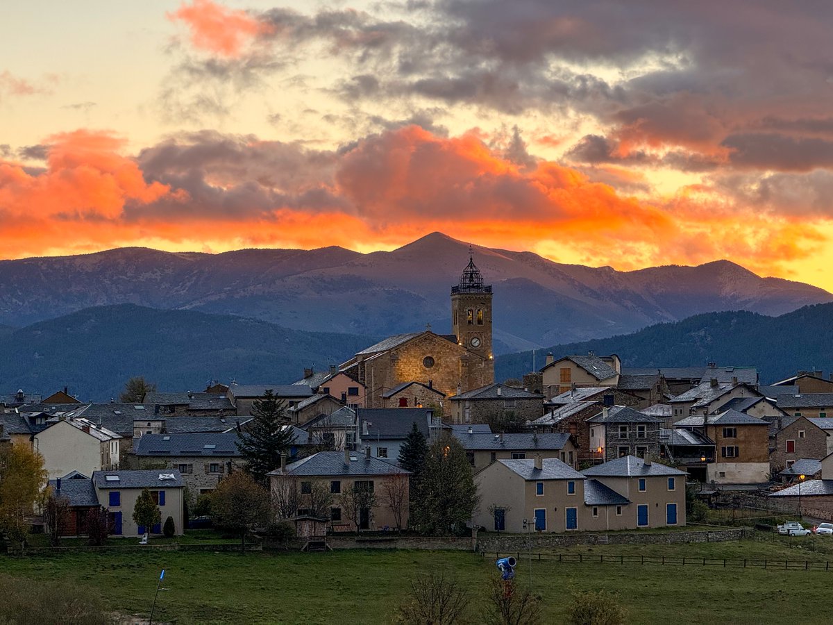Couleur du ciel ce jour à 8h10 sur notre village station 🌄

Bonne journée !