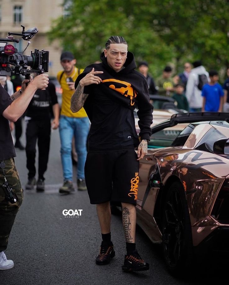 ThePadrepr's tweet photo. 10 Rappers you never knew were proud Muslims, thread ❤️🐐

1. Central Cee
Central Cee was believed to be a Muslim after controversies arose when he posted this caption “I seek refuge in Allah from the devil of the evil” on his instagram page. https://t.co/Z36OZgNtug