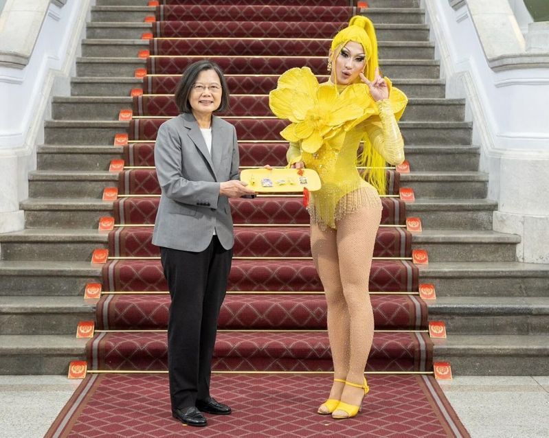 [Image: GaEozTOb0AQyyeP?format=png&name=900x900]
