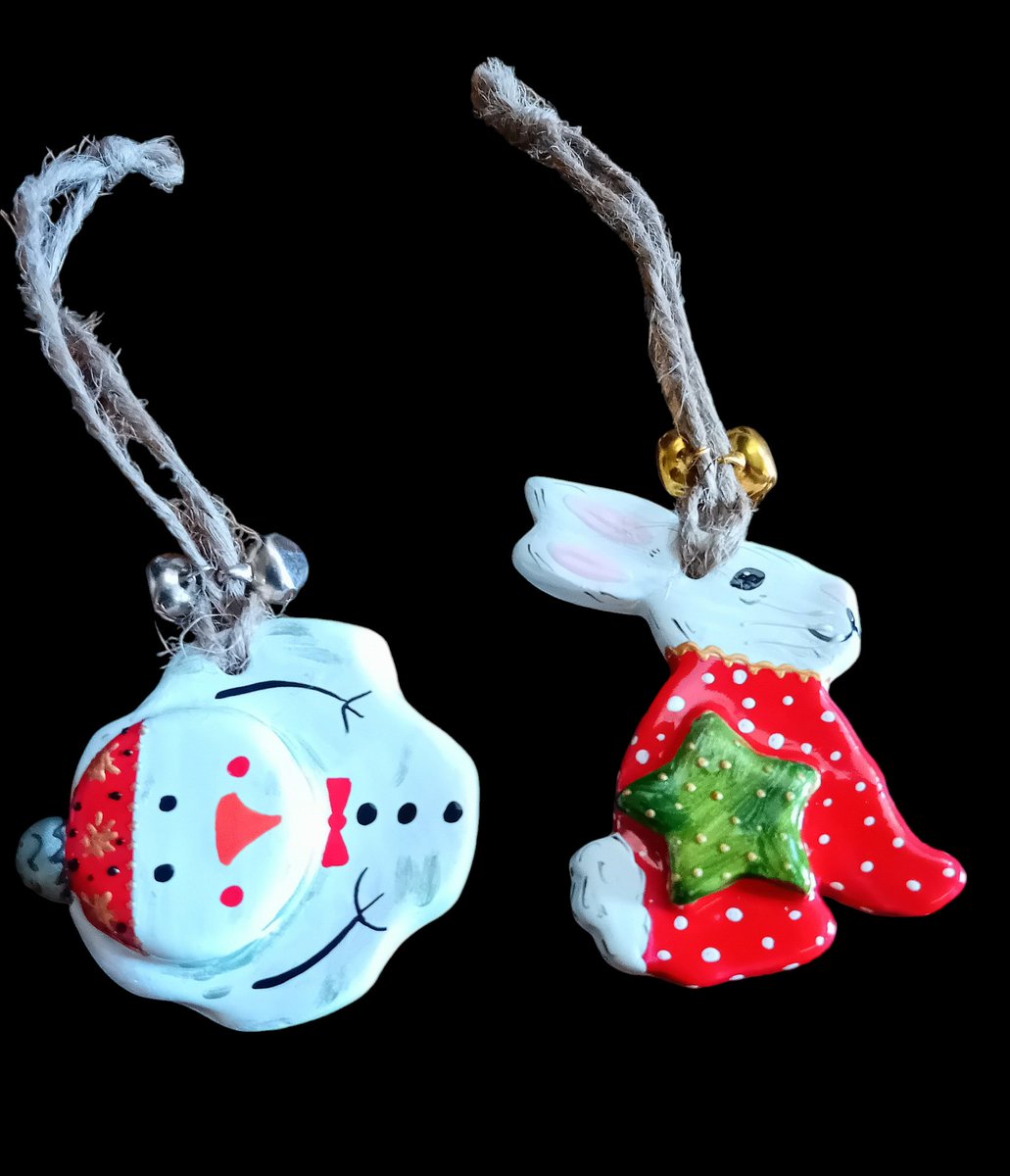 Hazceramics's tweet photo. Here's a few of my lovely hangers available on my website. Perfect for this Christmas. 

https://t.co/2na3x4zVwu 

#EarlyBiz #ThursdayMotivation #ceramicdecor #artonx https://t.co/Uy40XvHVsD