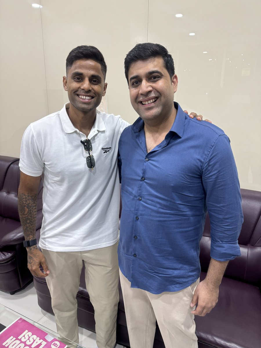 Chinmay_TI's tweet photo. When smiles are as wide as the sky, you know you’re in great company. 😊☀️ #SmilesForDays #SuryakumarYadav #Sky https://t.co/eoegPHqLUO