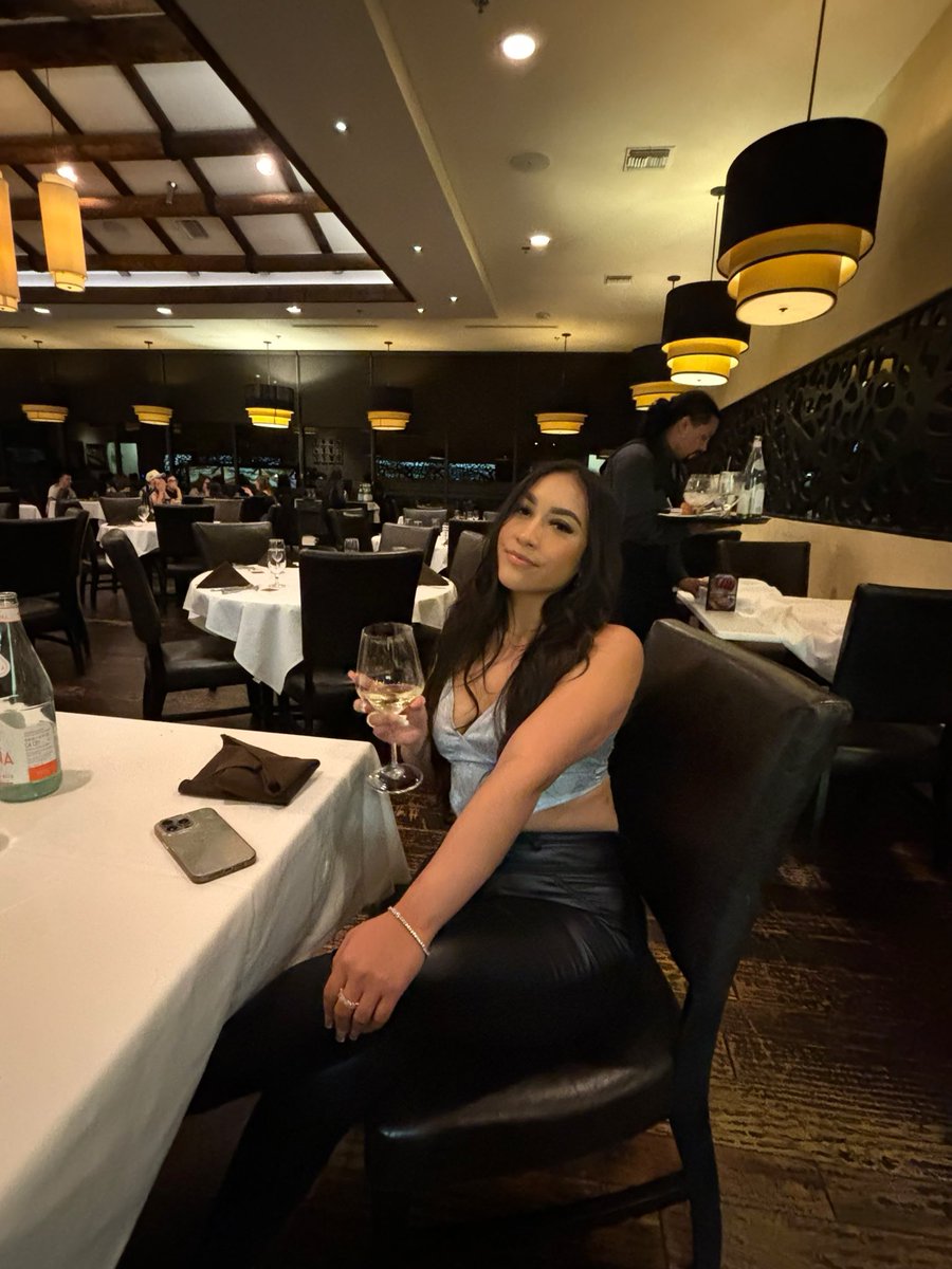 alanaa420's tweet photo. 22🖤✨🥂 https://t.co/IazdJoVci9