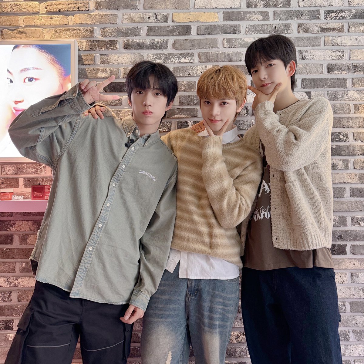 ㅤㅤㅤWhat is the ambitious goal of ARrC, a diamond-cut rookie? Find out on after stage tea talks with Hyunmin, Kien and Jibeen; while we enjoy assorted fine tea and nice vibe.