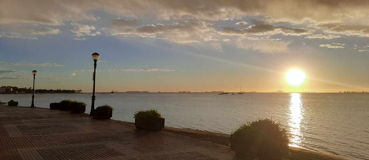 El cerebro sirve para ir, el corazón... para llegar 😉

Buenos días de jueves!!!

#ViveLosAlcázares #marmenor #turismo