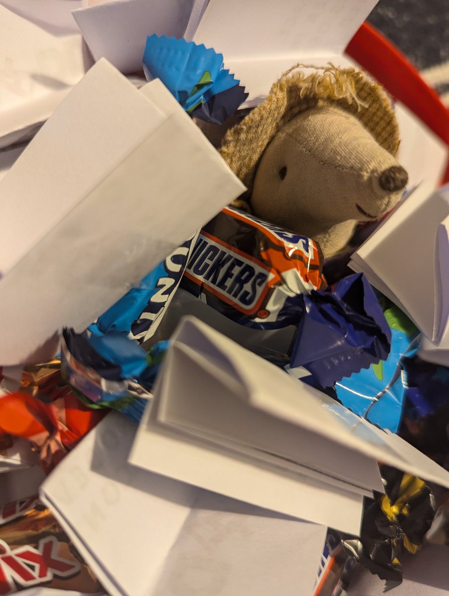 TheDLDMouse's tweet image. Getting some facts on snacks ready for a school I'm visiting! DLD day is tomorrow!!! 💜💛 #dldday