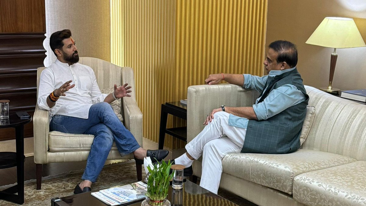 Himanta Biswa Sarma (@himantabiswa) on Twitter photo आज नई दिल्ली में माननीय केंद्रीय मंत्री श्री <a href="/iChiragPaswan/">युवा बिहारी चिराग पासवान</a> जी से असम में नए खाद्य प्रसंस्करण विनियम पर विस्तार से चर्चा हुई।
साथ ही, हमने आगामी झारखण्ड विधानसभा चुनाव में NDA की पूर्ण बहुमत की सरकार बनाने और कई महत्वपूर्ण मुद्दों पर बात की। आज नई दिल्ली में माननीय केंद्रीय मंत्री श्री <a href="/iChiragPaswan/">युवा बिहारी चिराग पासवान</a> जी से असम में नए खाद्य प्रसंस्करण विनियम पर विस्तार से चर्चा हुई।
साथ ही, हमने आगामी झारखण्ड विधानसभा चुनाव में NDA की पूर्ण बहुमत की सरकार बनाने और कई महत्वपूर्ण मुद्दों पर बात की।