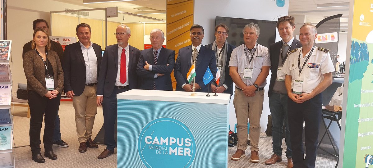 Ecole_navale's tweet photo. 15/10 l’Ecole navale a participé à l’ouverture de la #SeaTechWeek au Quartz à Brest. Thème abordé : ➡️sécurité maritime. L’alliance avec @IITGoaofficial a été renouvelée. La poursuite de l’échange sur les technologies maritimes et des projets sur l’IA et le cyber défense continue https://t.co/ySmpQIHneE