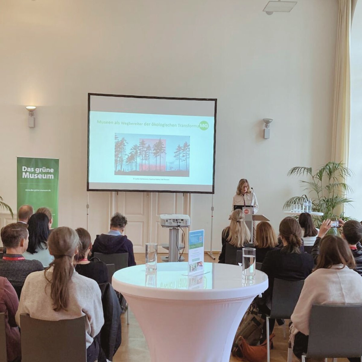🌿 Startschuss für #dasgrünemuseum in #Wien! Bettina Leidl, Direktorin des <a href="/mqwien/">MQ – MuseumsQuartier Wien</a>, eröffnet "Das grüne Museum": Museen als Wegbereiter der #ökologischenTransformation. Ein bedeutender Schritt für eine verantwortungsbewusste Kulturarbeit. #museum #kulturerbe #dgm #nachhaltigkeit