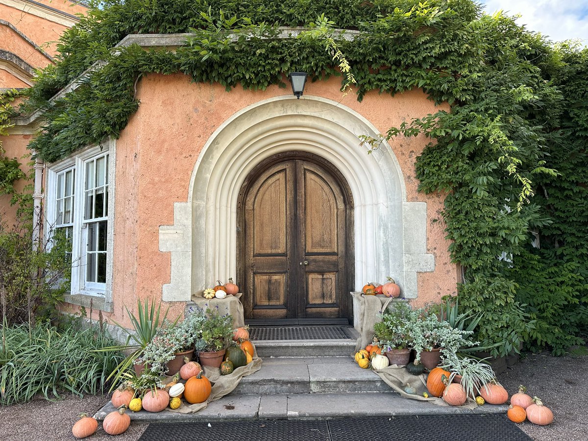 Mandy Pearse (@mandypearse) on Twitter photo Killerton House with a pumpkin display for #AdoorableThursday <a href="/NTKillerton/">Killerton</a> Killerton House with a pumpkin display for #AdoorableThursday <a href="/NTKillerton/">Killerton</a>