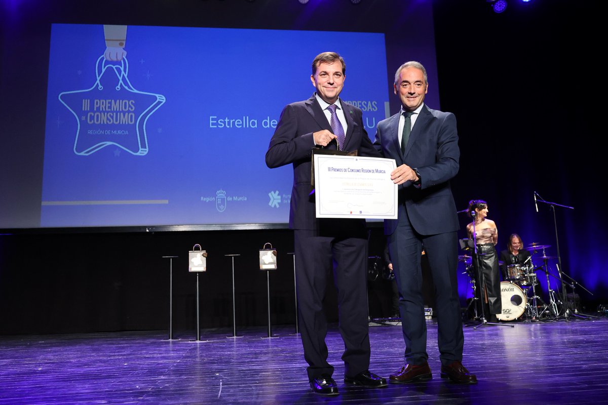 Muchas gracias a <a href="/MarisaL_Aragon/">Marisa López</a>,  <a href="/Empresa_RM/">Consejería de Empresa, Empleo y Economía Social</a>  <a href="/regiondemurcia/">Gobierno de la Región de Murcia</a> y a Alberto Sánchez, <a href="/ConsumoRegion/">Consumo Región de Murcia</a>, por la concesión del galardón de Consumo a <a href="/estrellalevante/">Estrella de Levante</a>,  por el trabajo de  60 años en el  desarrollo de buenas prácticas dirigidas a lograr y fomentar #consumoresponsable