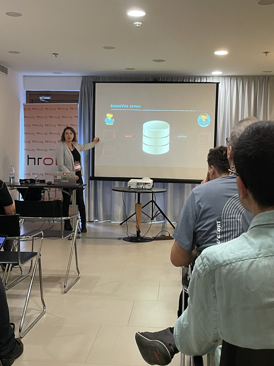 Dani Schnider (@dani_schnider) on Twitter photo First session at #HrOUG2024: <a href="/monika_mitura/">Monika Lewandowska 🇵🇱🇪🇺</a> talks about backoffice system re-engineering and how to make nightly load jobs faster First session at #HrOUG2024: <a href="/monika_mitura/">Monika Lewandowska 🇵🇱🇪🇺</a> talks about backoffice system re-engineering and how to make nightly load jobs faster
