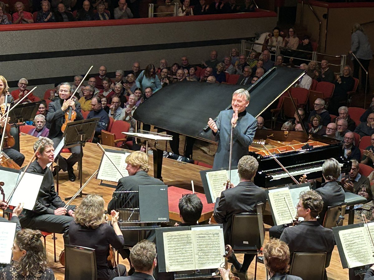 Isabelchurcher's tweet photo. Stunning concert by @TheCBSO and inspirational @houghhough of Brahms 1 piano and incredible Shostakovich 6 symphony, with Mark Elder returning to Birmingham after 25 years. Wonderful to see a celebrated soloist applauding an orchestra who also looked so excited and animated. https://t.co/qVAIFQorCH
