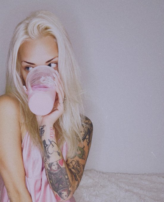 2 pic. girly. https://t.co/oHwIfewfKl