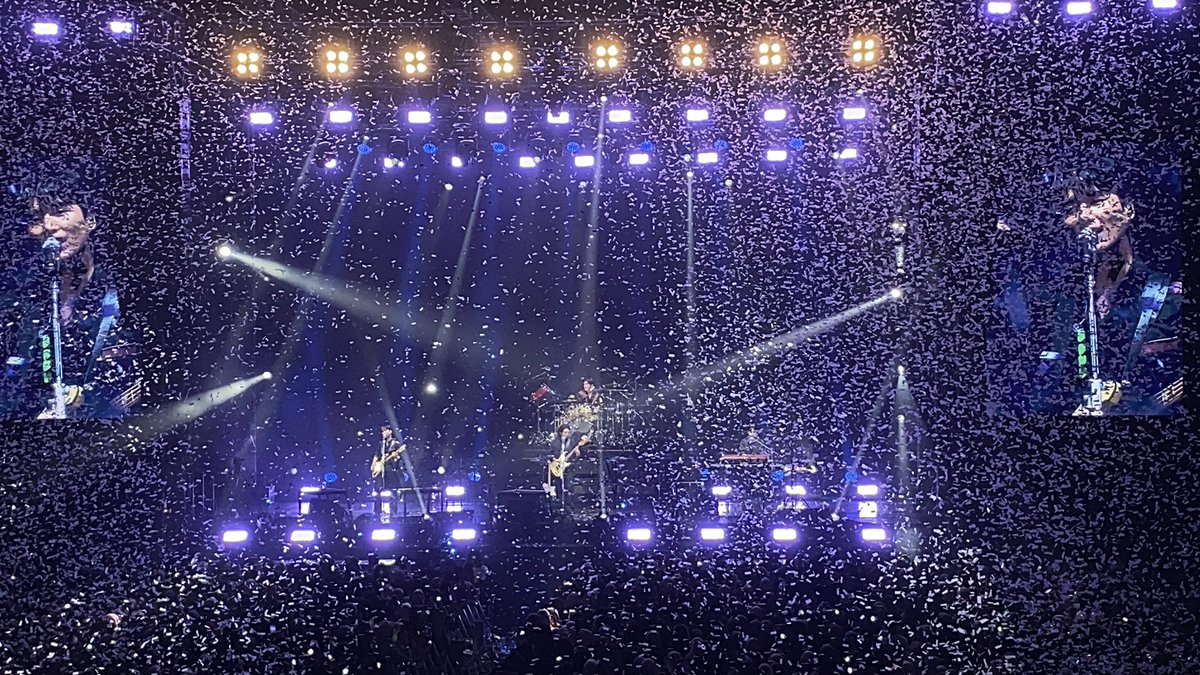 drableyou's tweet photo. THANK YOU DAY6 FOR THIS BEAUTIFUL MEMORY 🍀

see you next time!

#DAY6_3RD_WORLDTOUR #DAY6inSBY #FOREVERYOUNGINSURABAYA https://t.co/ZVh86YOAuU