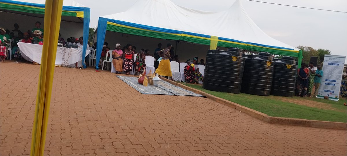 saferrwanda's tweet photo. In partnership with @ACORDAfrica, we also gave out smartphones, water tanks, improved cooking stoves, and pigs to women to support digital capacity building, build resilience to climate change, and promote agroecology farming practices. #EmpowerHer4SustainableFuture https://t.co/JZ7P74Gxnz