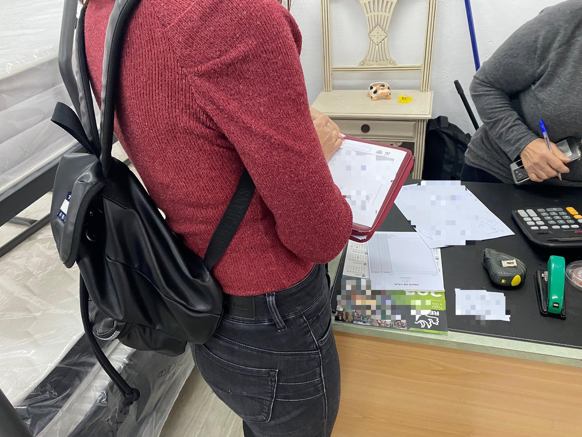gcivilbizkaia's tweet photo. 🕵️♂️📑 La #UOPJ de la @gcivilbizkaia en coordinación con la Inspección Técnica de la Seguridad Social inspeccionan establecimientos comerciales con el fin de prevenir la Trata de Seres Humanos con fines de explotación laboral.
#ParaServirYProteger #062
#pafif
#fiscalyfronteras https://t.co/mKHpZWUgjh