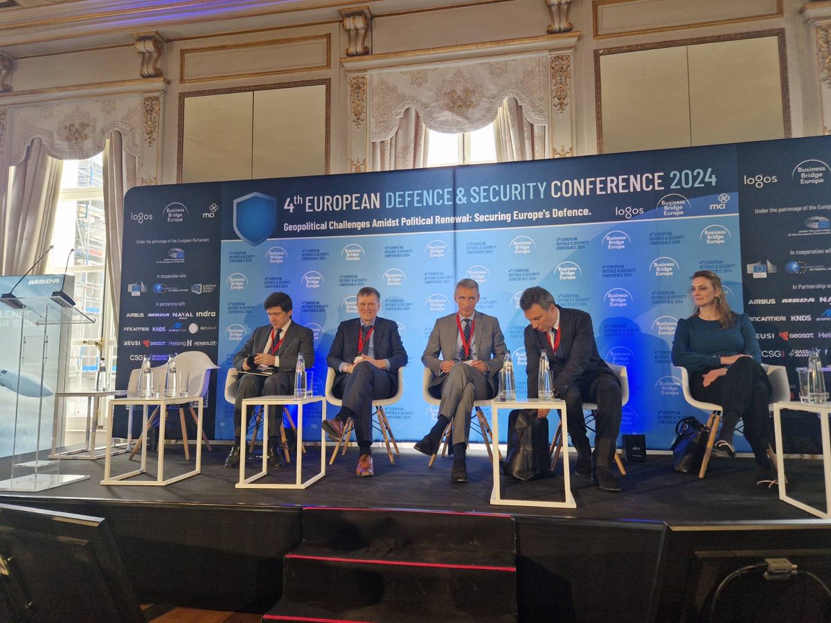 Puolustusministeriön kansliapäällikkö <a href="/Pulkkinen_E/">Esa Pulkkinen</a> osallistui eilen paneelikeskusteluun European Security &amp; Defence -konferenssissa Brysselissä.

Paneelin aiheena oli EU:n ja Naton yhteistyön tulevaisuus.