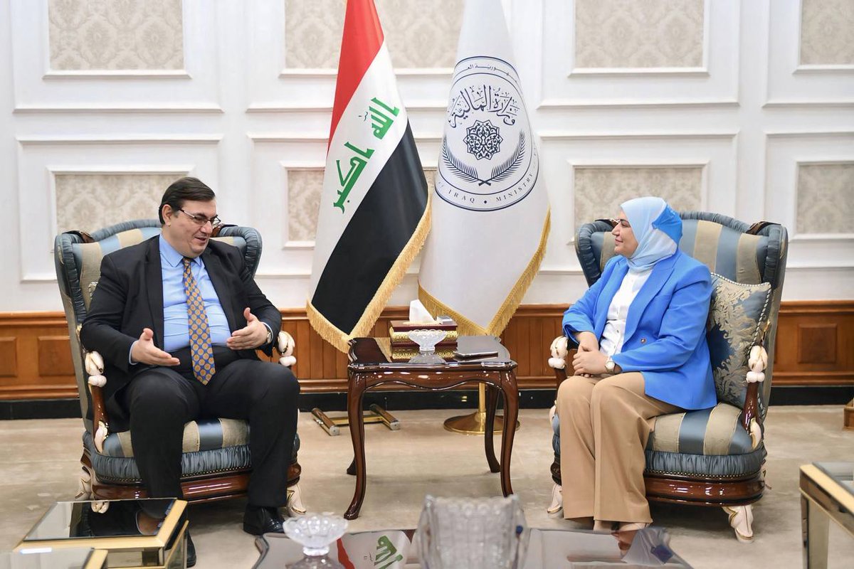 وزير المالية طيف سامي تلتقي سفير النمسا لدى العراق اندريا ناسي وجرى خلال اللقاء بحث أوجه التعاون المشترك وسبل تعزيز العلاقات بين البلدين
وأشارت إلى"أهمية توسع فرص التبادل والشراكة مرحبةً بفرص عمل الشركات النمساوية في العراق والإنفتاح أمام إسهامها بالشراكة مع القطاع الخاص العراقي"