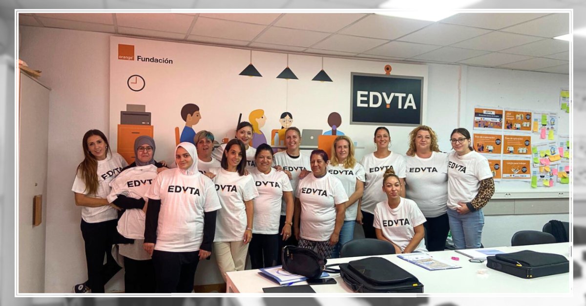 ColumbaresONG's tweet photo. 🎓 Esta semana se ha iniciado una nueva edición del programa 𝗘𝗗𝗬𝗧𝗔 en la que participan 15 mujeres que trabajarán la consolidación y profundización de sus capacidades en la búsqueda de #empleo.
(#EDYTA, financiado por @fundacionorange)
#Columbares #somosAyuda #formación https://t.co/SSRskF4m5q