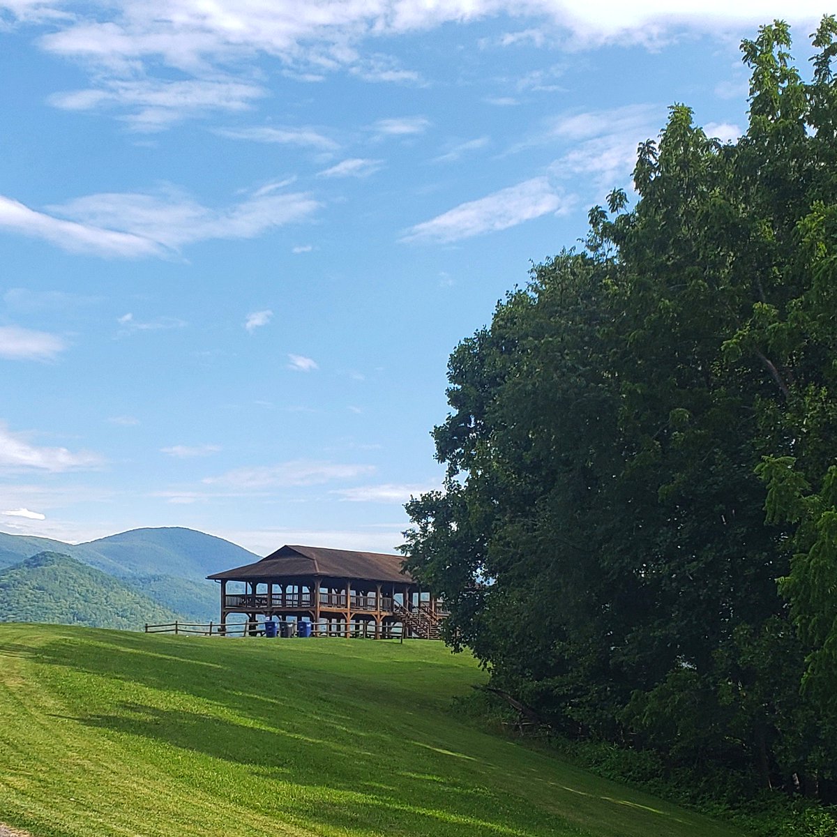 Have you ever taken your kids on a road trip before? This covered picnic building is nestled into the park and is a great place to have lunch and let the kids run around. --- DevilClip.com --- #roadtrip #roadtripwithkids