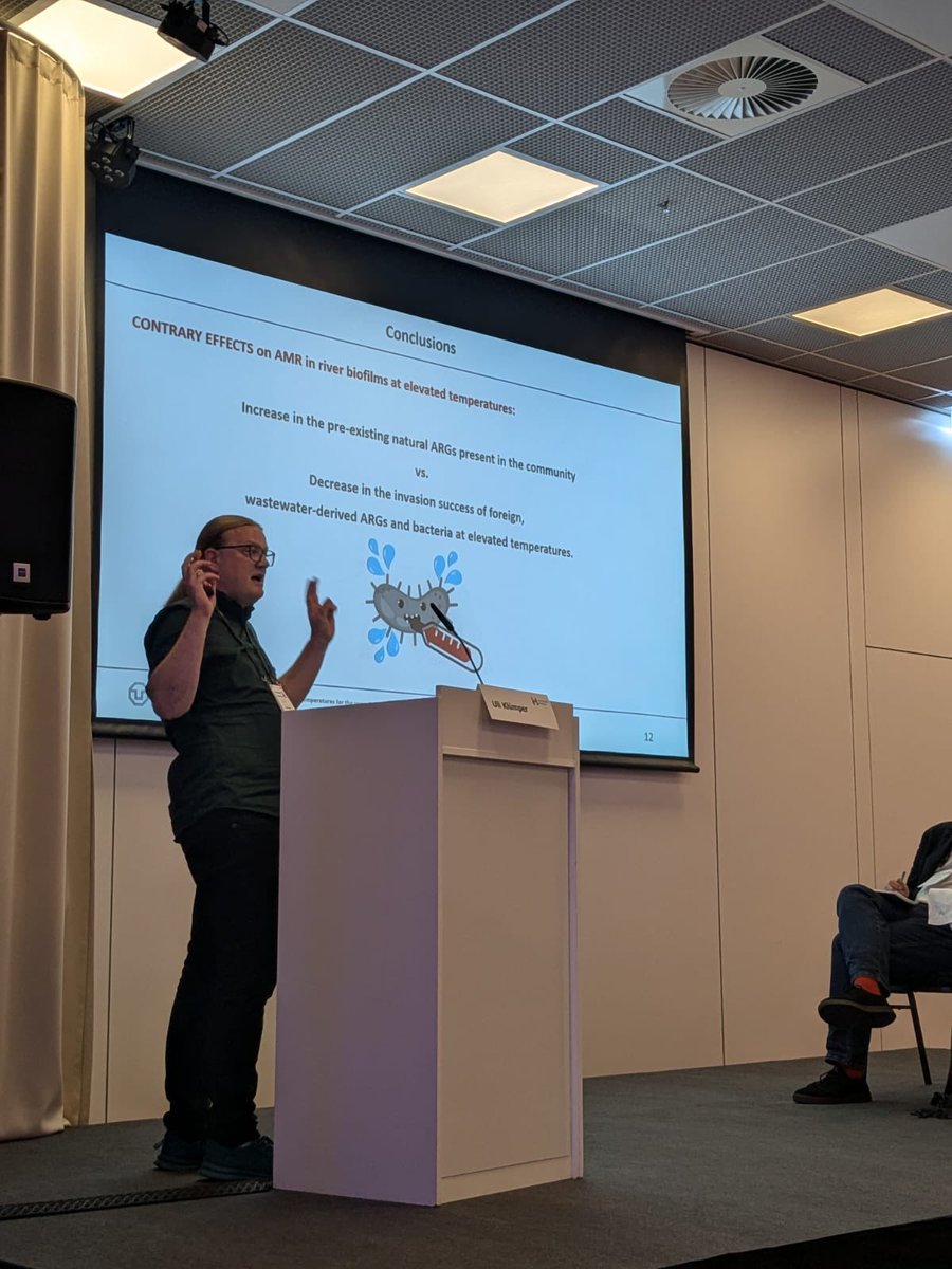 Enjoyed giving my presentation today on “Trade-offs of increasing temperatures for the spread of #AMR in river biofilms” at #OHS2024 @OHP_ger 

Read more on this led by my PhD student <a href="/Kenyum_b/">Kenyum Bagra</a> in <a href="/STOTEN_journal/">STOTEN</a> (doi.org/10.1016/j.scit…) and <a href="/mSphereJ/">mSphere</a> (doi.org/10.1128/mspher…)