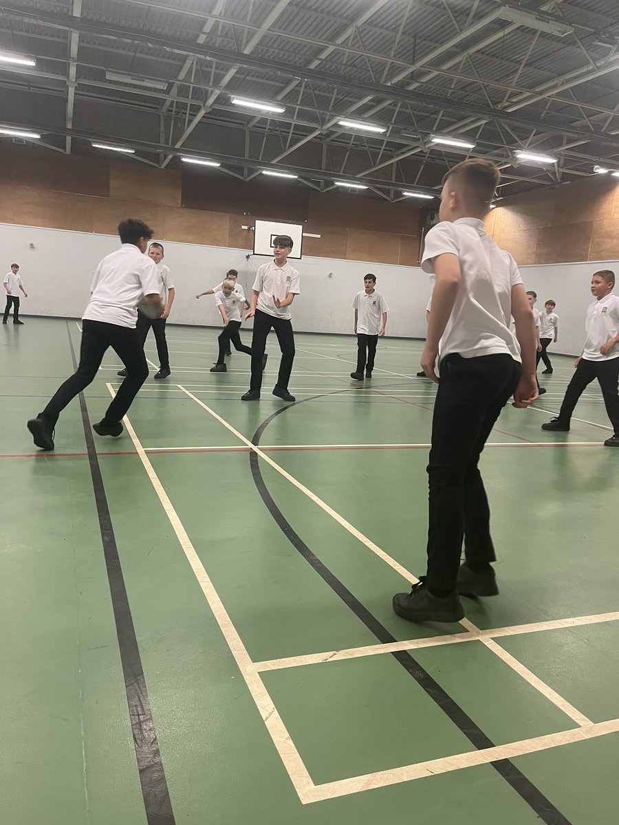 AfonTafRugby's tweet photo. Great to see the boys making the most of lunchtime rugby over the last 3 days π
With 63 boys playing from years 10&11, 9 and 8 and numbers growing week on week πͺ
#teamtaf https://t.co/f5SsnqT1lt