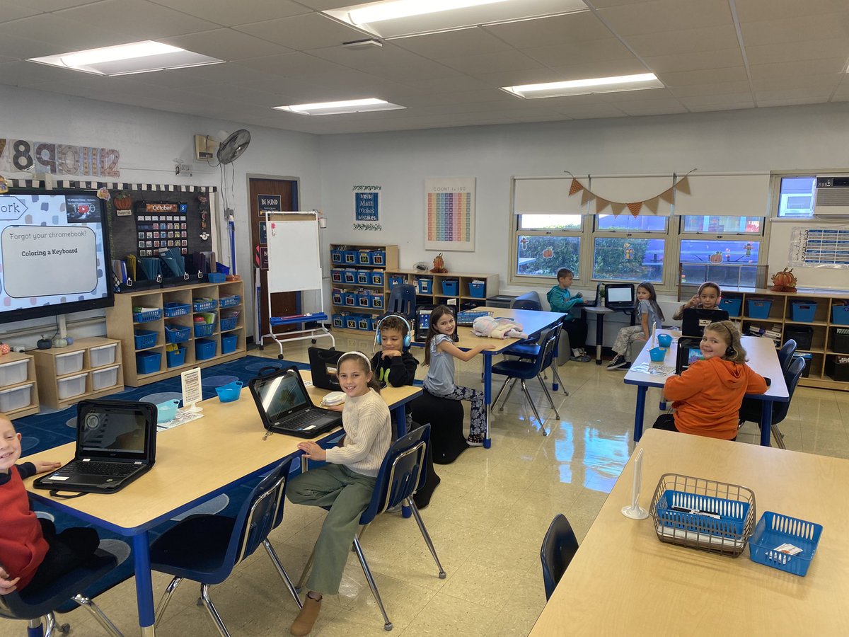 💻One of our Typing Clubs💻
met today and we talked about our tips of the week—
🔌Be responsible to charge your own Chromebook!
🧼And…keep it clean!  No food or liquid by your Chromebook!