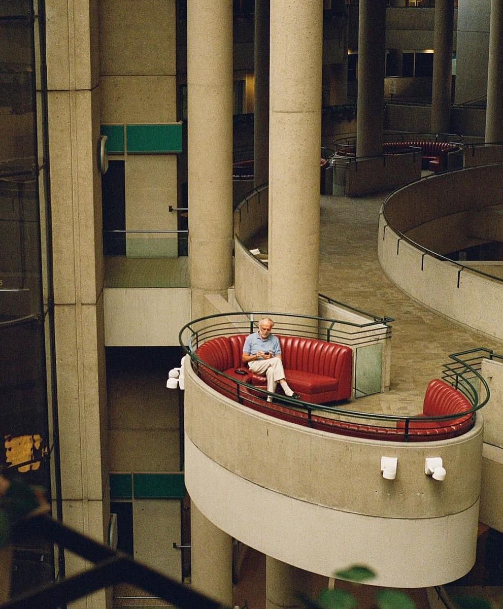 luusssso's tweet photo. The neo-futuristic interior designs of architect John C. Portman https://t.co/rm5WEjtFDY