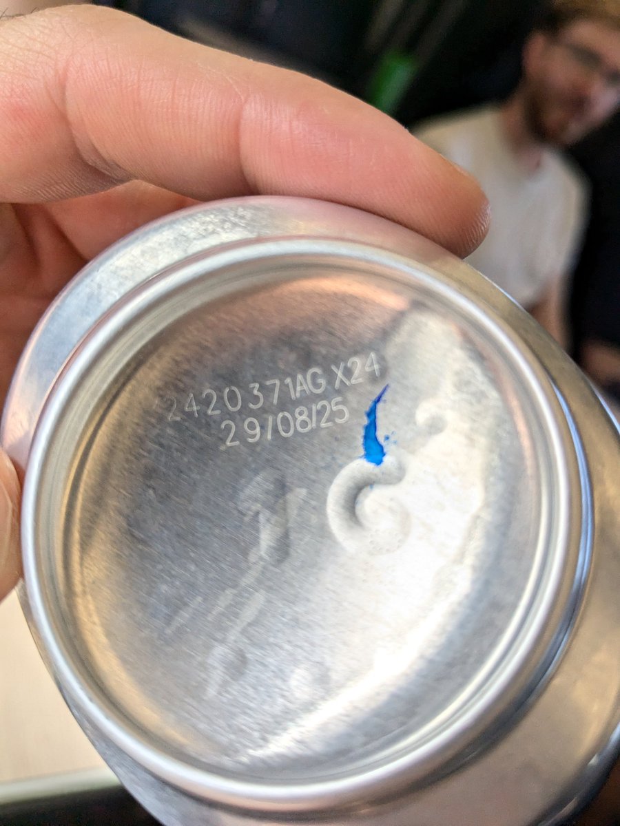nickmuddle's tweet photo. @BrewDog some sour lacto funkiness in this batch of Punk IPA, got two cans and it's in both :( https://t.co/26sQTVSGQh