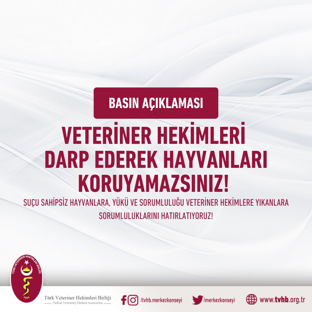 merkezkonseyi's tweet photo. Son günlerde Gebze, Ümraniye ve Kırklareli'deki hayvan barınaklarında yaşanan olaylar, sokak hayvanlarının korunması ve refahı konusundaki tartışmaları yeniden gündeme taşımıştır. Türk Veteriner Hekimleri Birliği (TVHB) ve bağlı Odalar olarak bu tartışmalar çerçevesinde yerel yönetimlerin sokak hayvanlarıyla ilgili hayati sorumluluklarını hatırlatmak, mesleğimize ve meslektaşlarımıza yönelik saldırılar konusundaki görüşlerimizi kamuoyuyla paylaşmak için basın açıklaması ihtiyacı oluşmuştur. 
7527 sayılı yasanın genel gerekçesine göre ülkemizde yaklaşık 4 milyon sokak hayvanı bulunduğu bildirilmekte, yine aynı genel gerekçede 105 bin kapasiteli 322 geçici bakımevi bulunduğu belirtilmektedir. 5199 sayılı kanundaki “yakala-kısırlaştır-aşıla-yerine bırak” uygulamasının iptal edilerek yerine “yakala-kısırlaştır-tut” kuralını içeren 7527 sayılı kanunun kabul edilmesi zaten bugün yaşanacak problemleri ve barınak kapasitesi dolduktan sonra hayvanların ne olacağı sorusunu işaret etmekteydi. TVHB olarak kanunun çıkarılma sürecinde bu gerçeği defalarca dile getirerek uyarılarda bulunmamıza rağmen maalesef dikkate alınmadı ve bugün yüzleştiğimiz olumsuz sonuçlar yaşanmaya başlanmıştır. Bu olaylar sonrasında da maalesef her zamanki gibi sorunun asıl nedenlerine bakılmamış, en kolay yol seçilerek belediye başkanları ve yöneticilerinin bilgisi yokmuş gibi tüm veteriner hekimler ve veteriner hekimlik mesleği hedef gösterilmiş, değerlendirme süreçlerinin tamamlanması beklenmeden adeta yargısız infazlara başlanmıştır.
Daha önce de ifade ettiğimiz gibi ötanazi sadece hayati fonksiyonları geriye dönemeyecek kadar hasar görmüş ve yaşaması tıbben mümkün olmayan hayvanlar için veteriner hekimler tarafından gerçekleştirilebilir. Sağlıklı hayvanların itlafı, veteriner hekimler açısından etik, insani ve vicdani olarak kabul edilemez bir durumdur ve evrensel hekimlik değerleriyle kesinlikle bağdaşmamaktadır. Veteriner hekimlerin bu bilinçle görevlerini yerine getirdiğini biliyoruz. Donanımı, altyapısı, yardımcı personeli yetersiz, adeta sürgün yerlerine dönüştürülmüş ortamlarda, yöneticilerin ve sözde hayvan severlerin mobingi ve şiddeti altında fedakarca çalışarak hayvan refahı ve sağlığı hizmeti veren tıp eğitimi almış bir meslek grubuna, toptancı bir yaklaşımla yapılan saldırıları ve yakıştırmaları asla kabul etmiyor, şiddetle kınıyoruz. Bu yaklaşım esasen hayvan sağlığı ve refahına yönelik hizmet için engel oluşturmaktadır. Bu saldırılar devam ederse yerel yönetimlerde görev alan meslektaşlarımızın sayısı azalacak, sahipsiz hayvanı tedavi edecek belediye veteriner hekimi bulunamayacaktır.
Devlet, insanları ve çevreyi koruduğu gibi, çevrenin ayrılmaz bir parçası olan sahipsiz hayvanlar başta olmak üzere tüm hayvanları korumakla da yükümlüdür. Bu bağlamda, hayvanlara karşı işlenen suçların etkili ve caydırıcı şekilde cezalandırılması ve hayvanlara yönelik şiddetin önlenmesi büyük önem taşımaktadır. 5199 sayılı Hayvanları Koruma Kanunu’nda yapılan değişikliklerin hiç kimseye hayvanlara eziyet etme, işkence etme ve öldürme yetkisi vermediği ve bu tür eylemleri gerçekleştirenler için hapis cezası getirildiği topluma etkin bir şekilde anlatılmalıdır.
Yeni yasanın getirdiği ve gelecekte karşılaşılabilecek önemli bir sonuca ilişkin ilgilileri uyarmak istiyoruz. Toplanan hayvanların sokağa bırakılmasını önleyen hüküm nedeniyle kapasite sorunu yaşayan belediyeler artık kısırlaştırma için hayvan toplamamaktadırlar. Bu durum, popülasyonun kontrol altına alınamamasına ve gelecekte daha büyük sorunlarla karşılaşmamıza neden olacaktır. Bu noktada yerel yönetimlerin, kısırlaştırma programlarını hızlandırması ve veteriner hekimlerle işbirliğini artırması gerekmektedir. Yirmi yıl önce yürürlüğe giren ancak gerektiği gibi uygulanmayan Hayvanları Koruma Kanunu’nun tüm ülkede uygulanması için gerekli adımların atılması elzemdir.

https://t.co/0qrja5cQDx