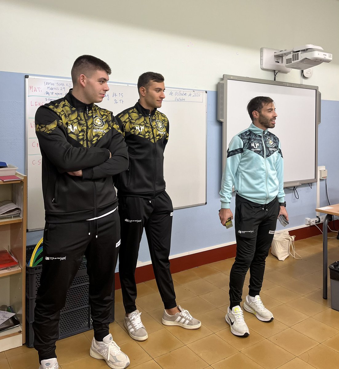 🥰 Hoxe os xogadores do primeiro equipo <a href="/Yerinho_/">Yerai</a>, <a href="/GemesIvan/">Ivangemes_02</a> e o adestrador de porteiros <a href="/rmcporteros/">Roy Mendez</a> repartiron entradas para o #LugoSalaCDLeganés no CEIP Anexa! 

🙌 Grazas pola vosa acollida e vémonos o sábado ás 20:00 H no Municipal! 🔝

#ViaxaconNós