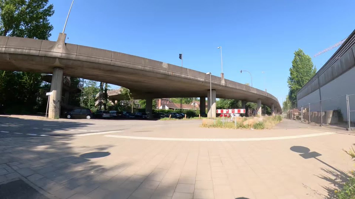 Baustelle: Neue Straße – Am Soldatenfriedhof bis Buxtehuder Straße (Radroute 10, Freizeitroute 6)

veloroute.hamburg/article/2024-1…

Abschnitt soll abgeflachtes Pflaster bekommen.