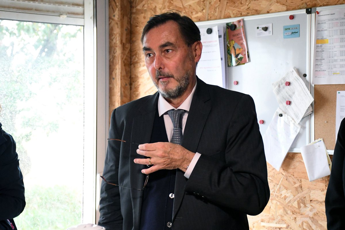 Agriculture | 💧
Pascal Bolot, préfet du #Morbihan, accompagné de Claire Lietard, sous-préfète de Pontivy, s’est rendu ce mercredi 16 octobre, sur l’exploitation agricole de Jean-René Menier à #Mauron, afin de visiter le chantier de construction d'une réserve d’eau.

Après la