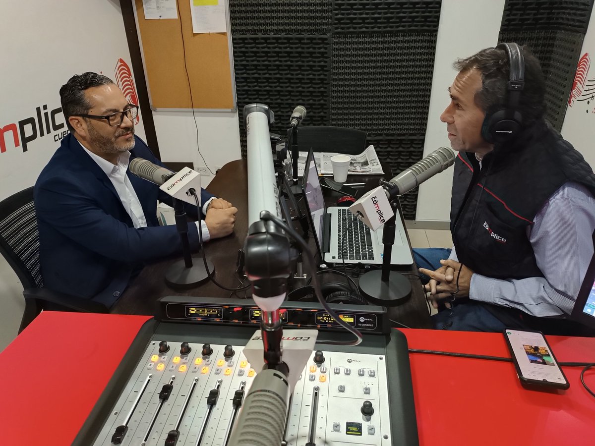 radiocomplicefm tweet media