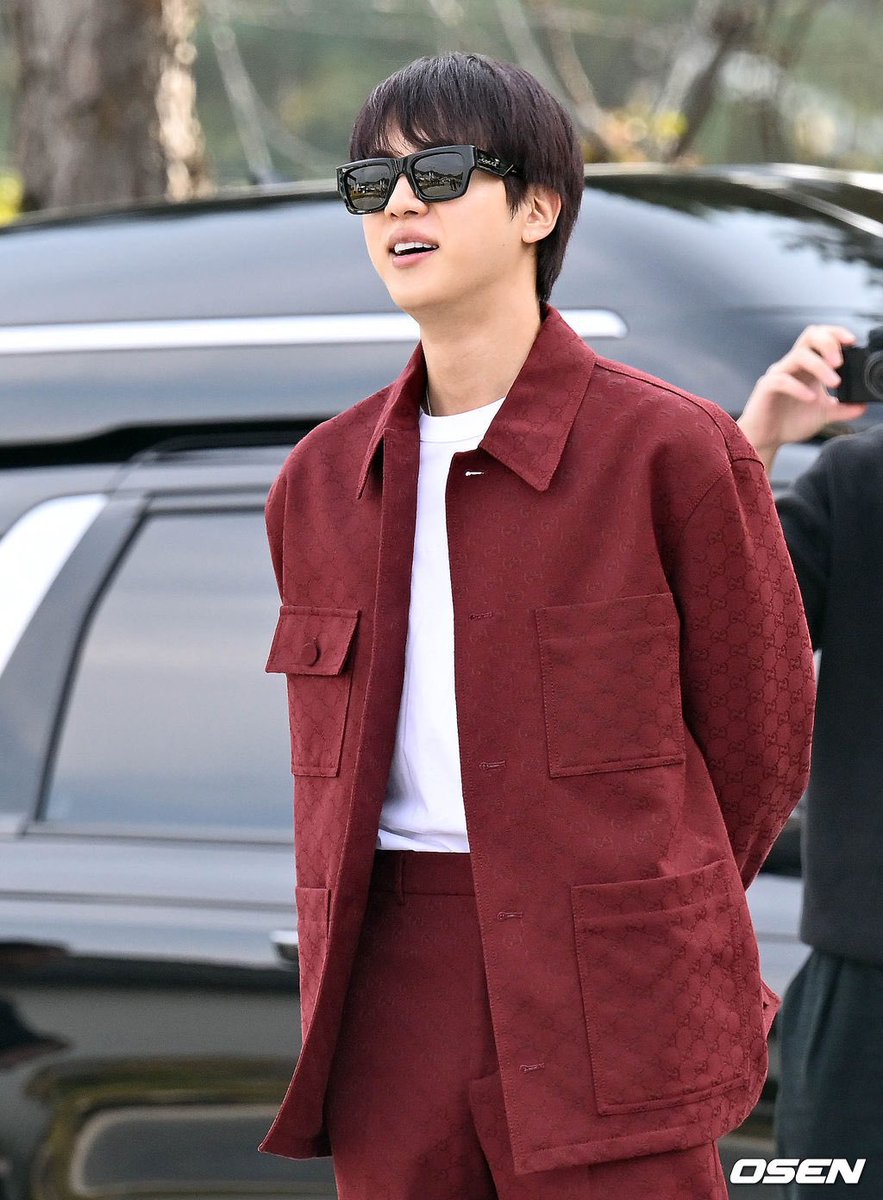 tnch_3's tweet photo. พี่จินก็หล่อเกิน

#JIN #BTS https://t.co/FyKf42BdPS