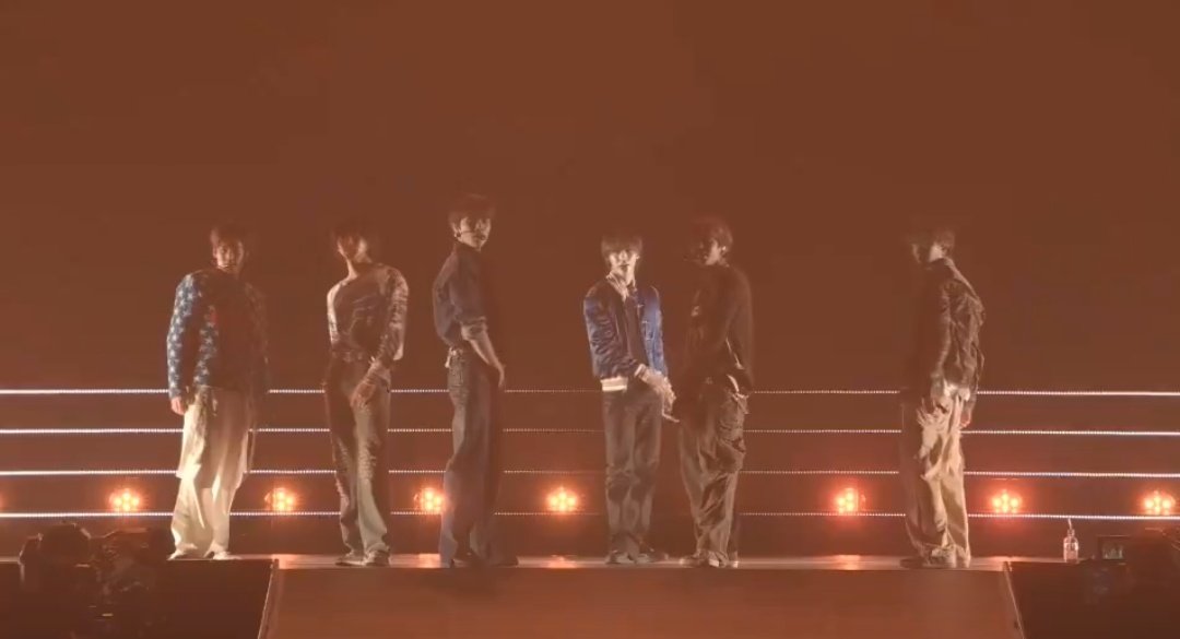 Performance from today, 17th October,  they left space for Seunghan

RIIZE are doing their best so should you !! 

#NoSevenNoRiize
#SeunghanDeservesBetter
#SM_SPEAK_UP
#SMStandsForBullying
#SeunghanWasBullied
#SaveRIIZEfromSM