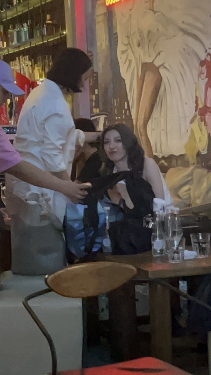 justagllover's tweet photo. Orm looks quite tired and Mae Koy hug her, they are so warm
Hope she will be ok

LINGORM PANTENE VOGUE TRIP #WelcomeLingOrmtoVietnam 
#LingOrm #หลิงออม https://t.co/6v1oDR8RfU
