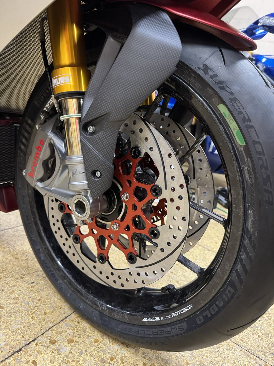 trentasette37_'s tweet photo. イイね〜😃
#mvagustaSV800ago
#アグスタ
#sunstar
#rotobox
#motocrazy
#Trentasette37_
#トレンタセッテ37 https://t.co/Pewmq0h2qX